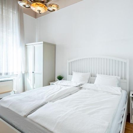 Huge Apartment In The City Center Budapest Eksteriør bilde