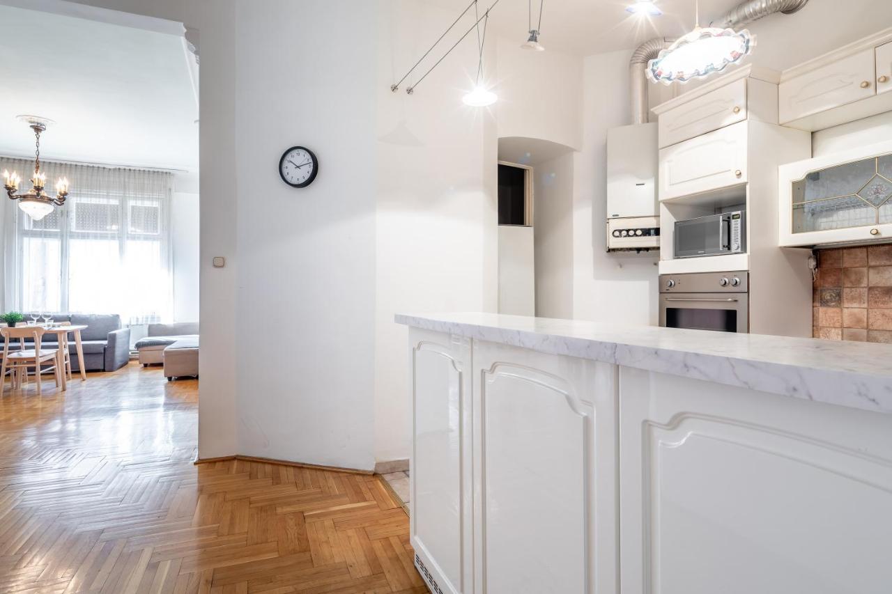 Huge Apartment In The City Center Budapest Eksteriør bilde