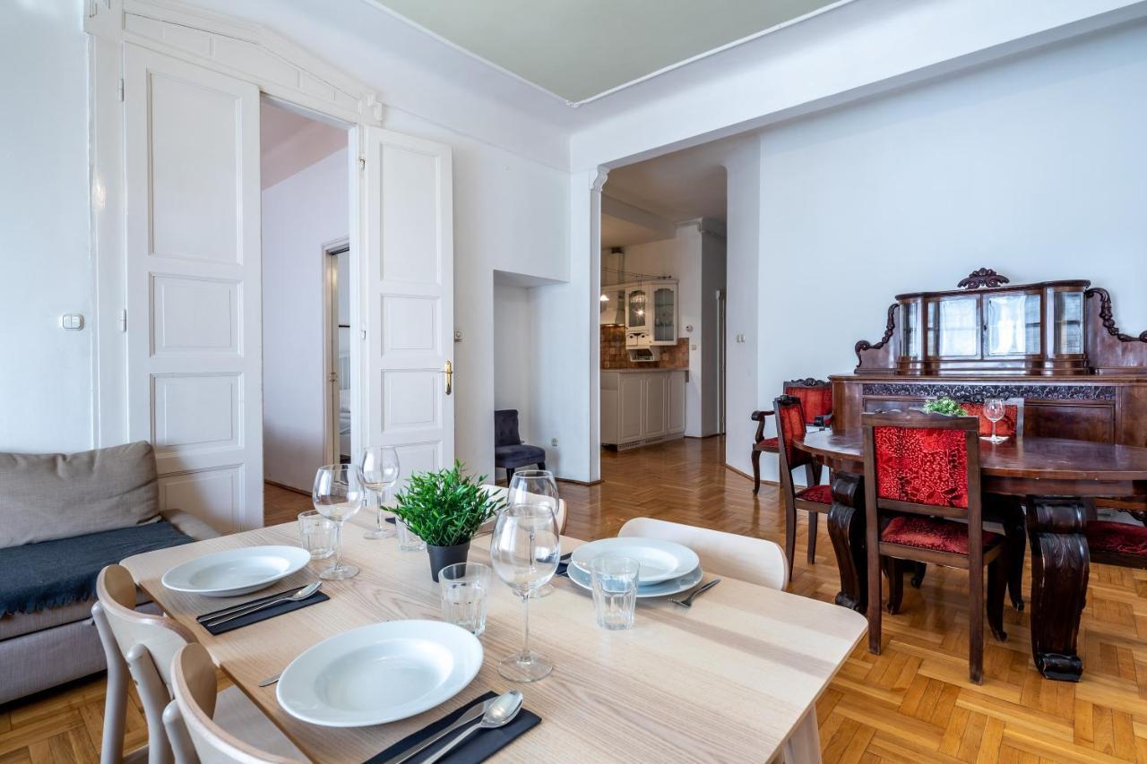 Huge Apartment In The City Center Budapest Eksteriør bilde