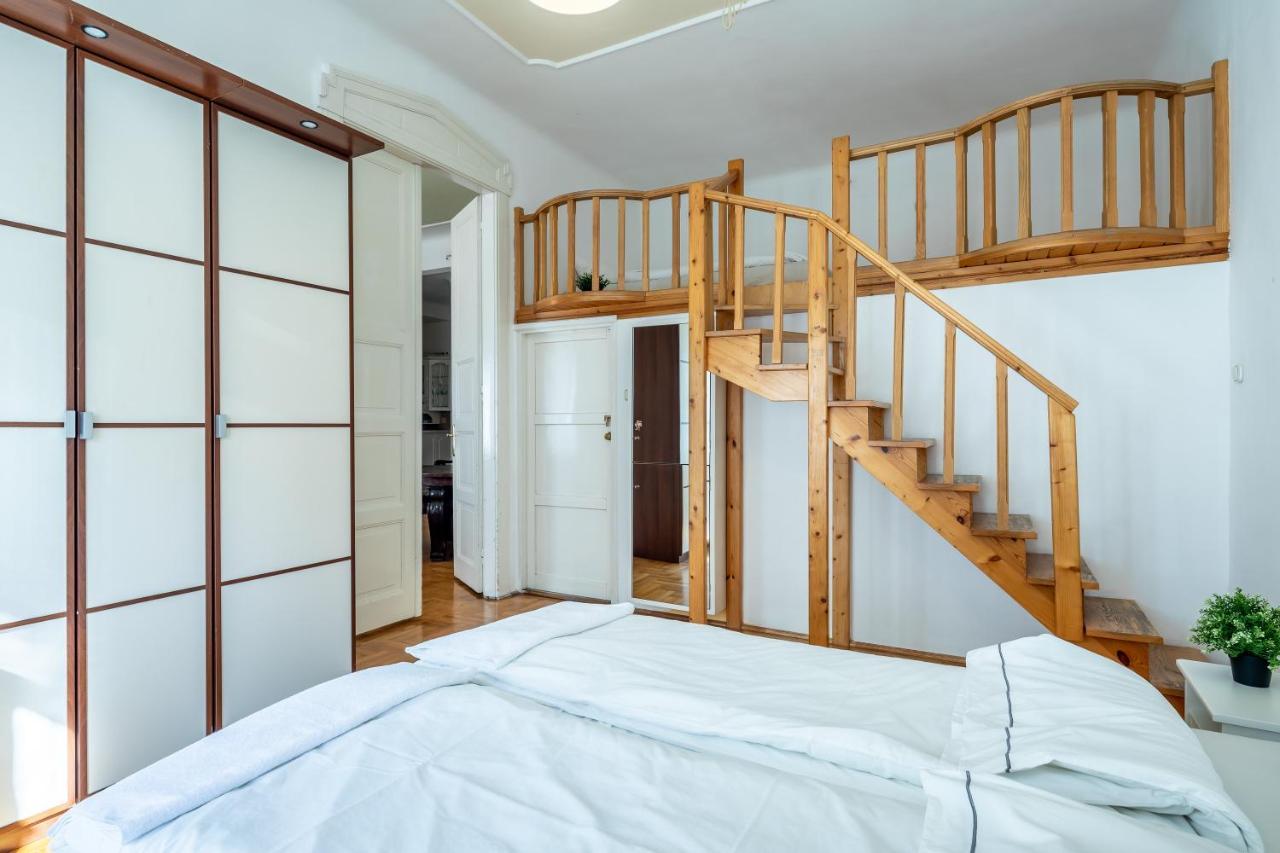 Huge Apartment In The City Center Budapest Eksteriør bilde